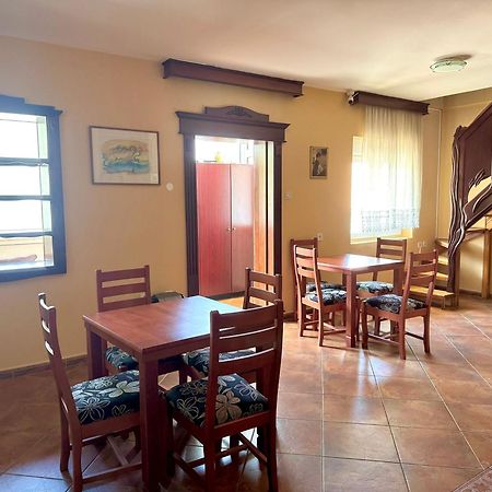 Kotorhostelito Bagian luar foto