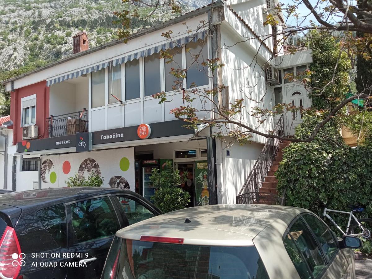 Kotorhostelito Bagian luar foto