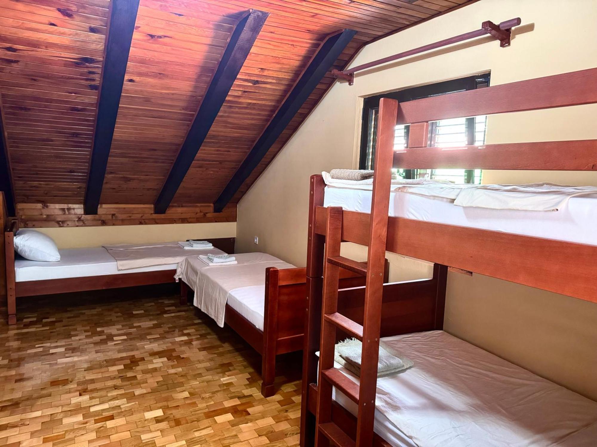 Kotorhostelito Bagian luar foto