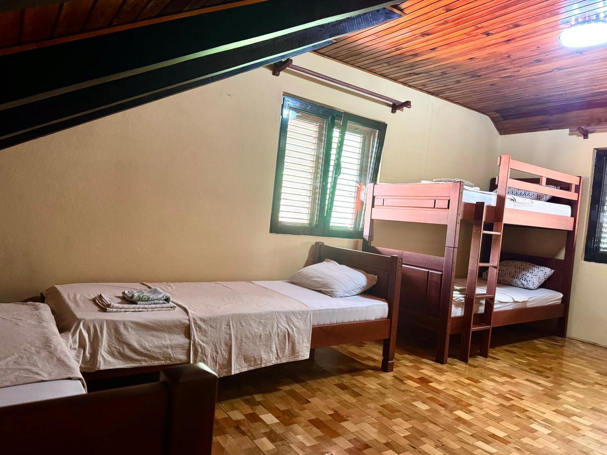 Kotorhostelito Bagian luar foto