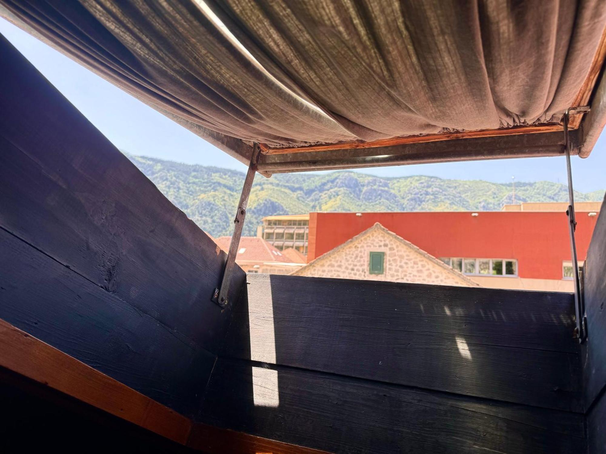 Kotorhostelito Bagian luar foto