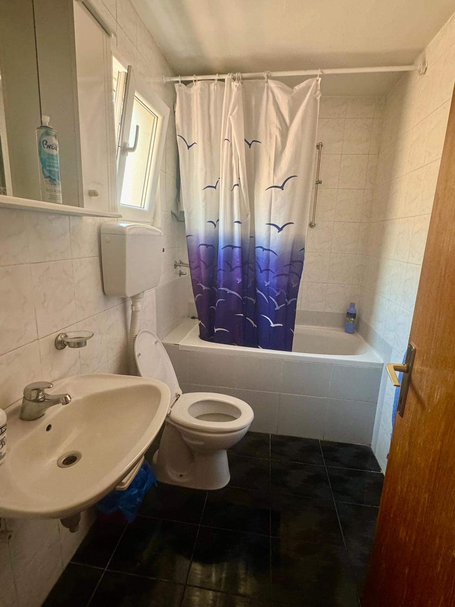 Kotorhostelito Bagian luar foto