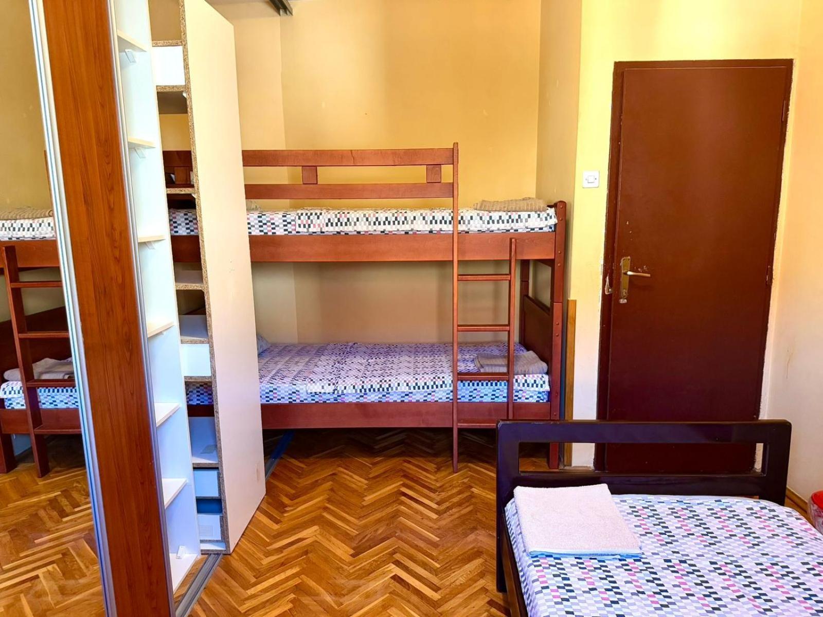 Kotorhostelito Bagian luar foto