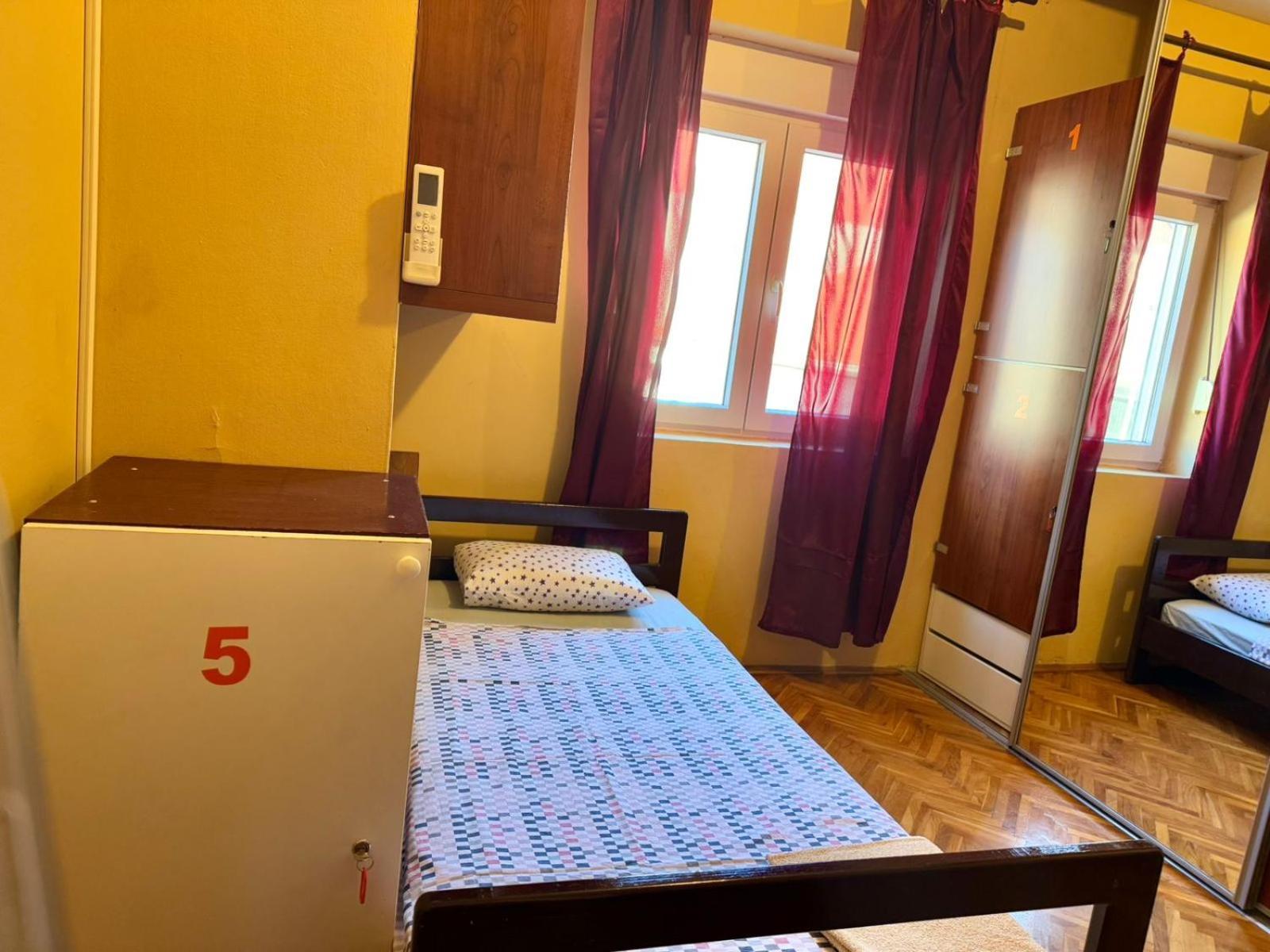 Kotorhostelito Bagian luar foto